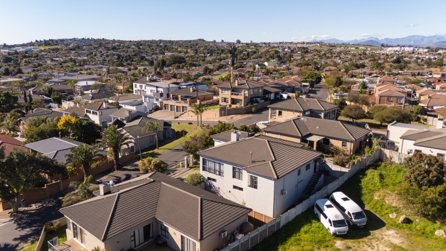 To Let 4 Bedroom Property for Rent in Kaapsig Western Cape